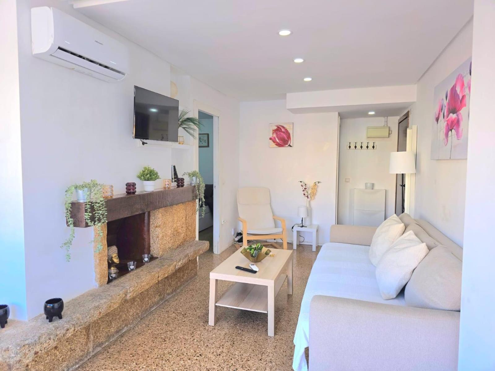 Nogalera Rainbow 2-Bedroom Apartment, Pool And Parking By Namaste Elite Torremolinos Esterno foto