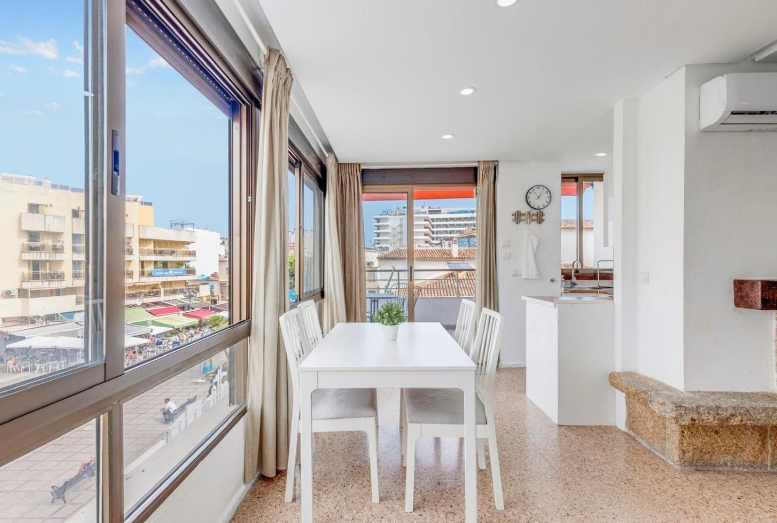 Nogalera Rainbow 2-Bedroom Apartment, Pool And Parking By Namaste Elite Torremolinos Esterno foto