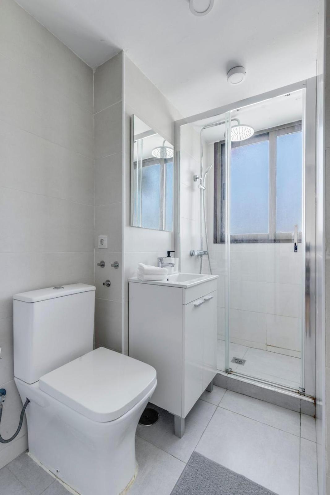 Nogalera Rainbow 2-Bedroom Apartment, Pool And Parking By Namaste Elite Torremolinos Esterno foto