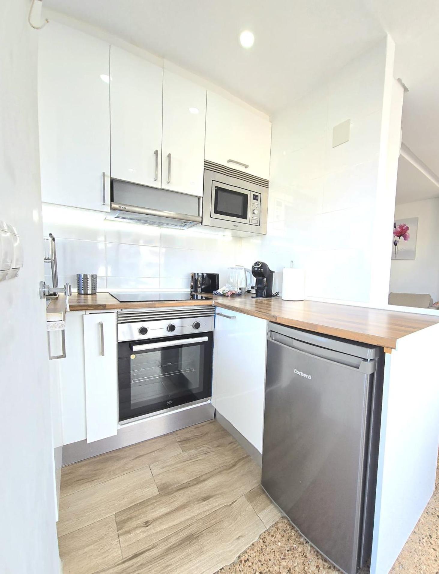 Nogalera Rainbow 2-Bedroom Apartment, Pool And Parking By Namaste Elite Torremolinos Esterno foto