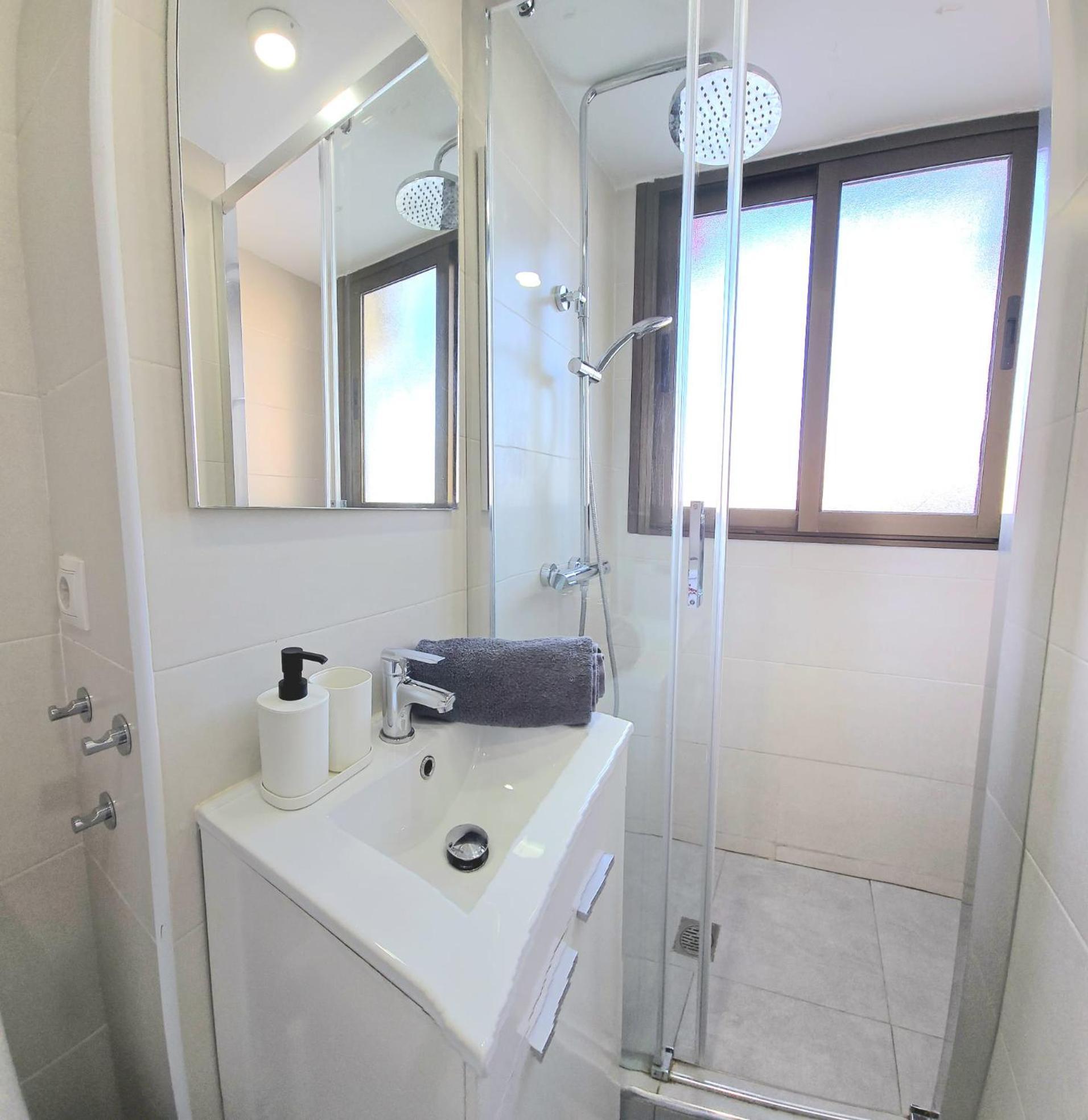 Nogalera Rainbow 2-Bedroom Apartment, Pool And Parking By Namaste Elite Torremolinos Esterno foto