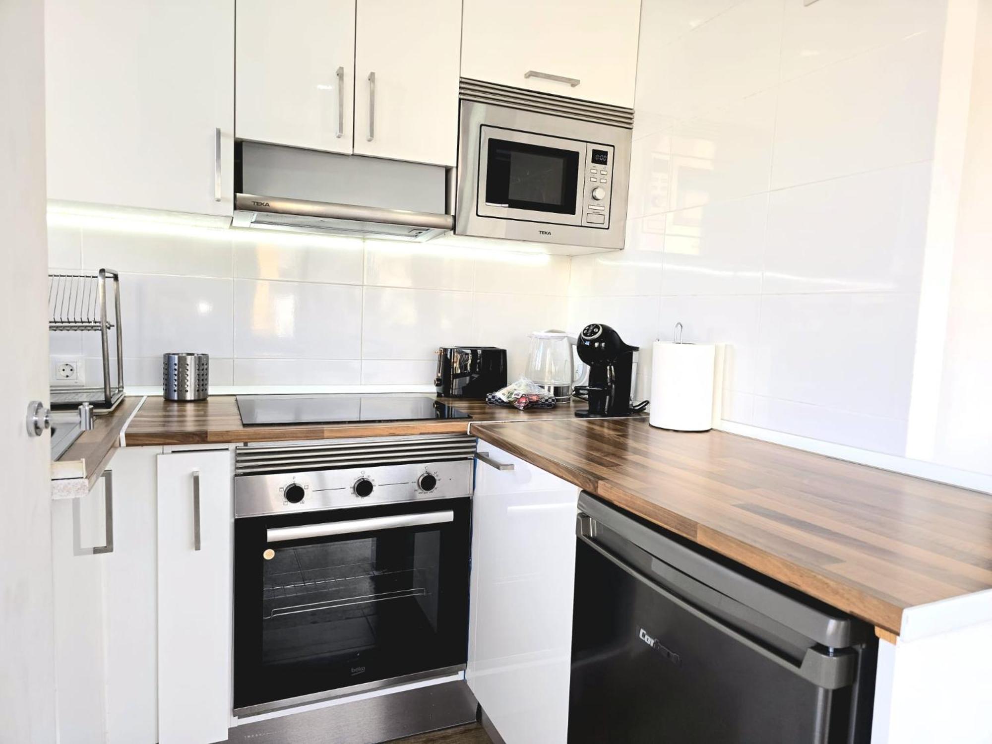 Nogalera Rainbow 2-Bedroom Apartment, Pool And Parking By Namaste Elite Torremolinos Esterno foto