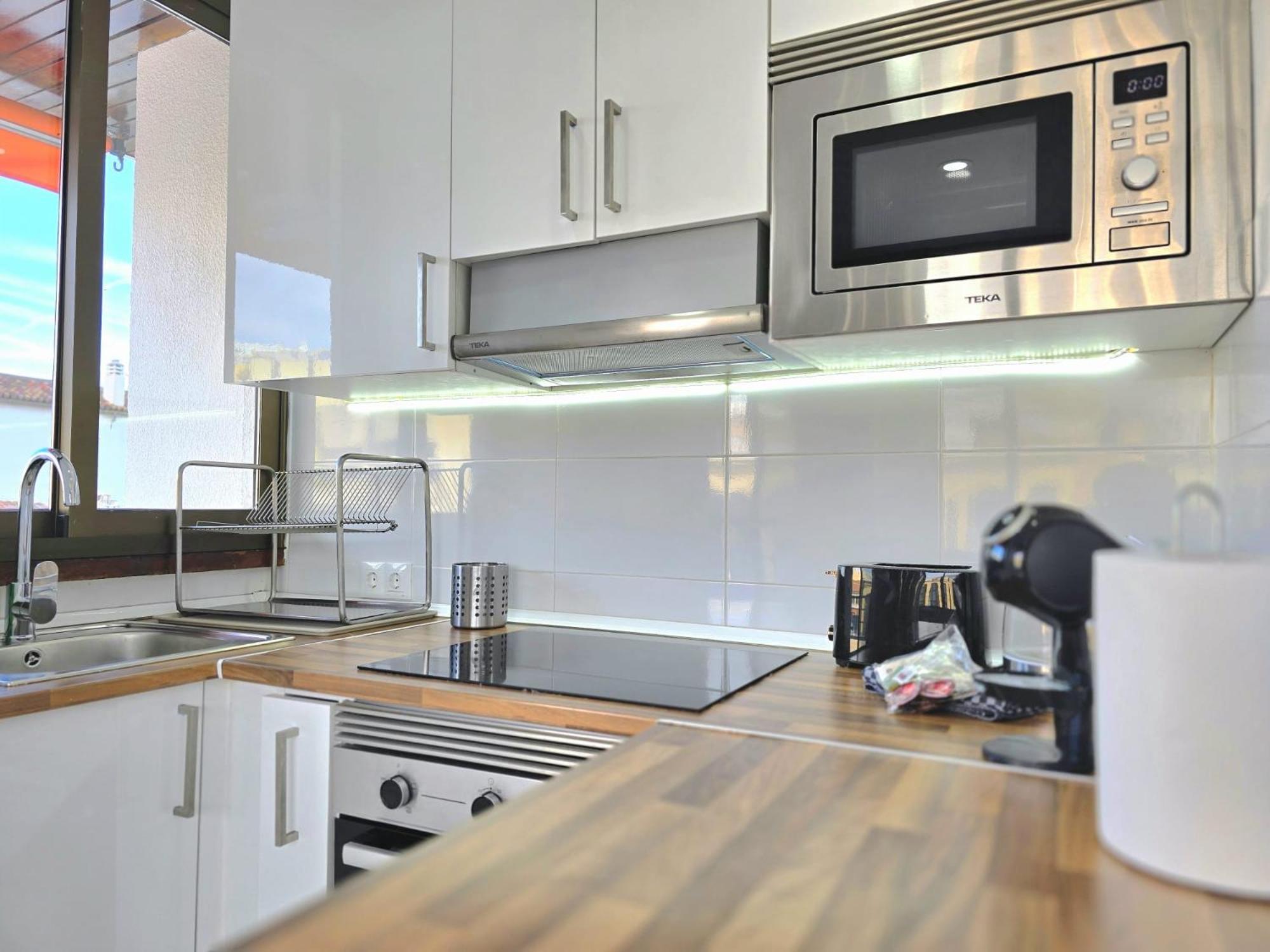 Nogalera Rainbow 2-Bedroom Apartment, Pool And Parking By Namaste Elite Torremolinos Esterno foto